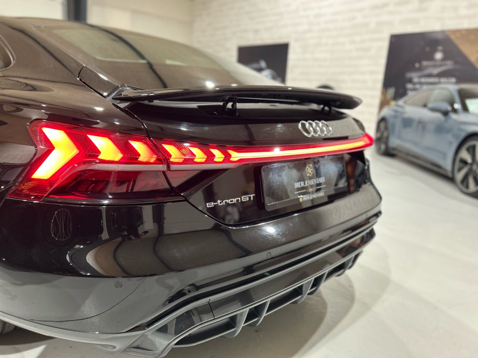 Audi e-tron GT quattro 4d