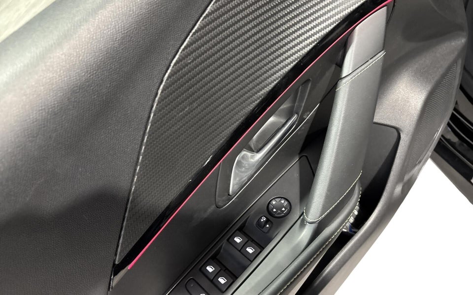 Peugeot e-208 50 GT 5d