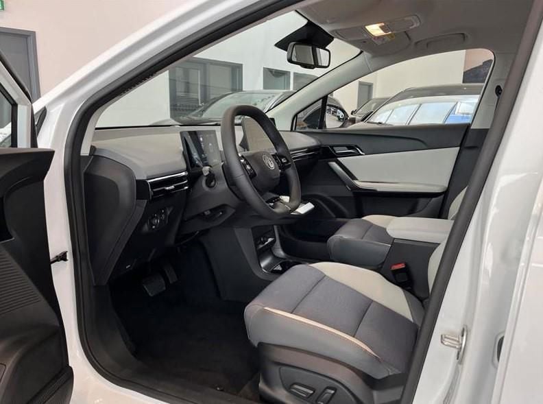 MG 4 77 Luxury Extended Range 5d