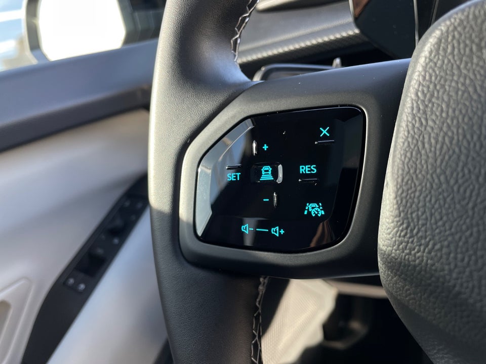 Ford Explorer 82 Premium Extended Range 5d