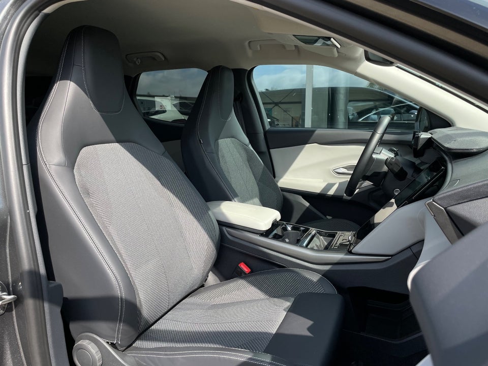 Ford Explorer 79 Select Extended Range AWD 5d