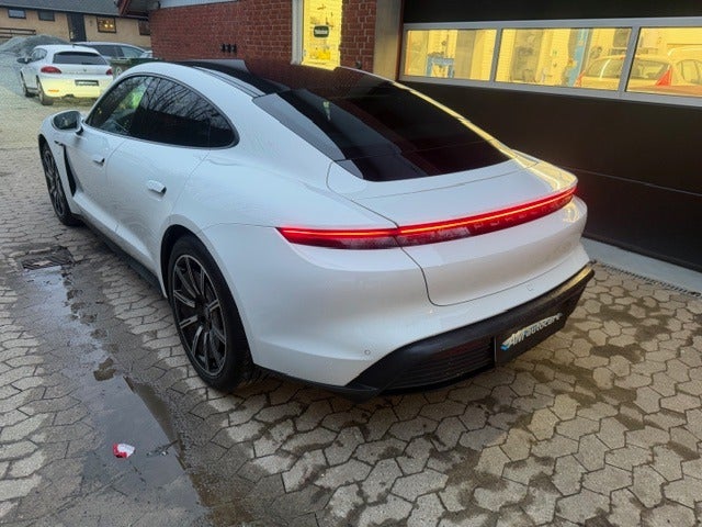 Porsche Taycan Performance+ 4d