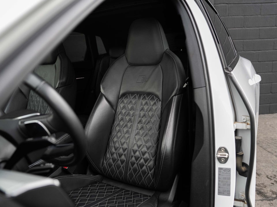 Audi e-tron 55 S-line quattro 5d