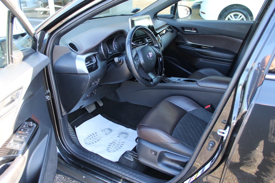 Toyota C-HR 1,8 Hybrid Premium Selected CVT Van 5d