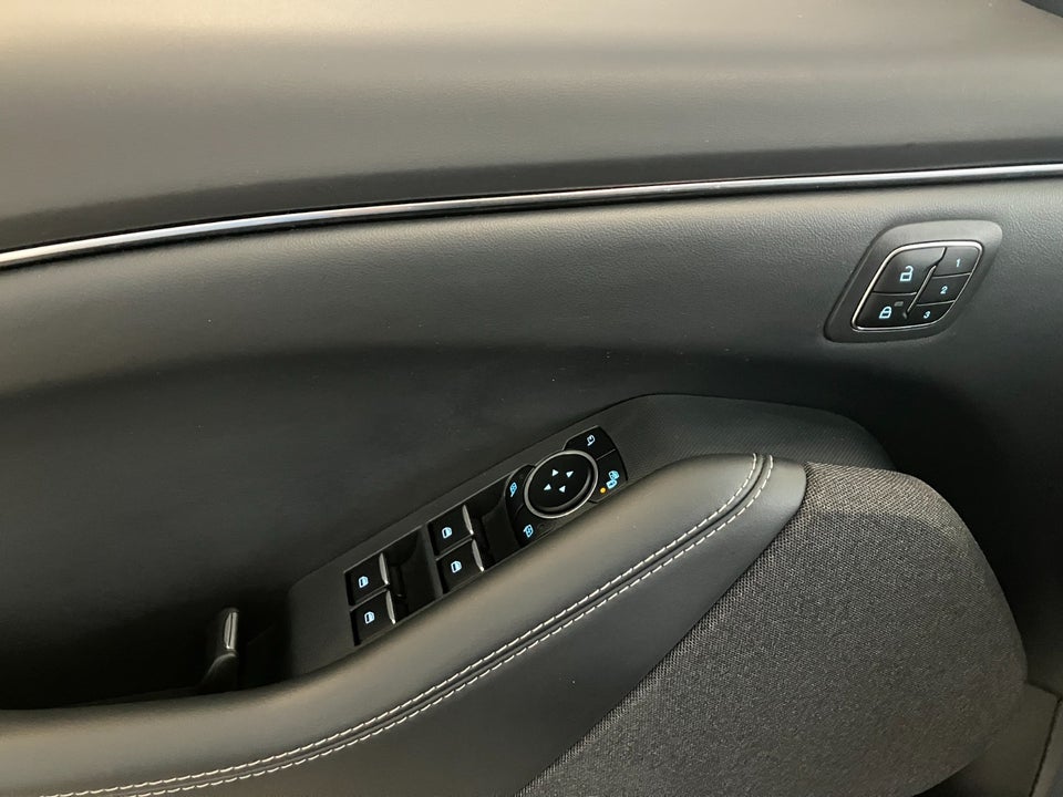 Ford Mustang Mach-E 70 Standard Range 5d