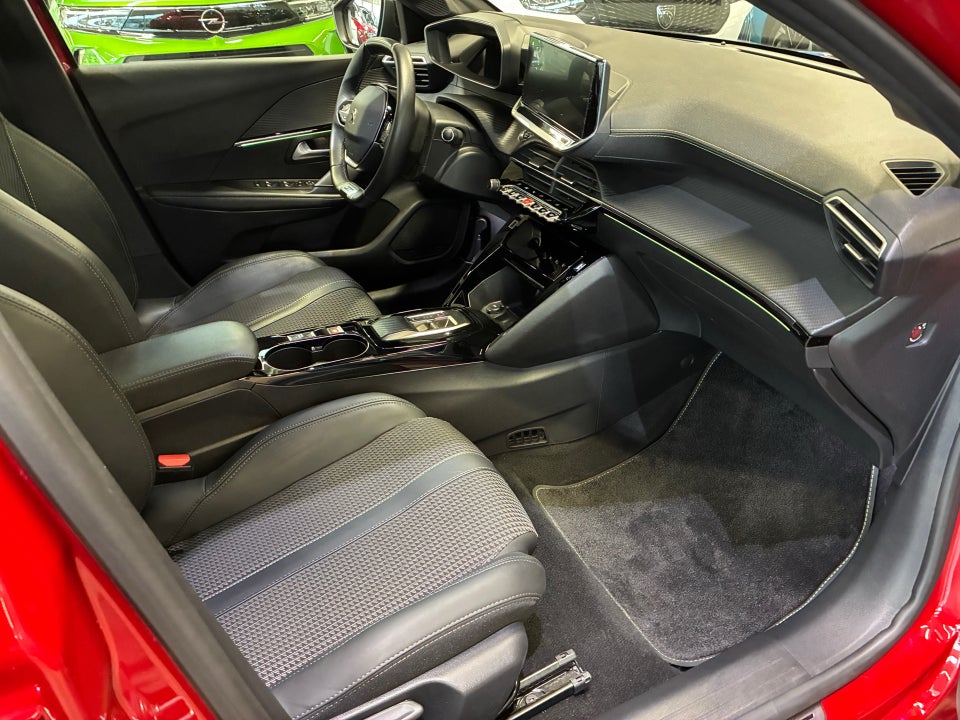 Peugeot e-208 50 GT Sky 5d