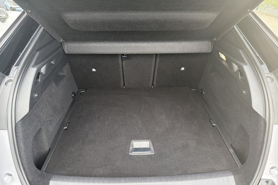 Peugeot e-3008 77 GT Pack 5d