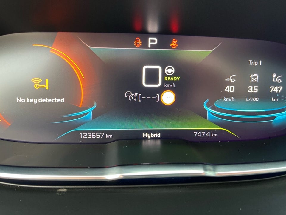 Peugeot 3008 1,6 Hybrid First Selection EAT8 5d