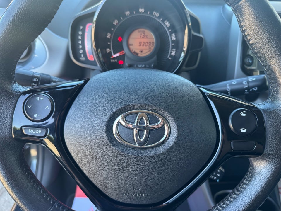 Toyota Aygo 1,0 VVT-i x-press 5d