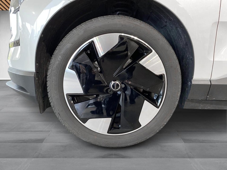 Volvo EX30 Extended Range Plus 5d