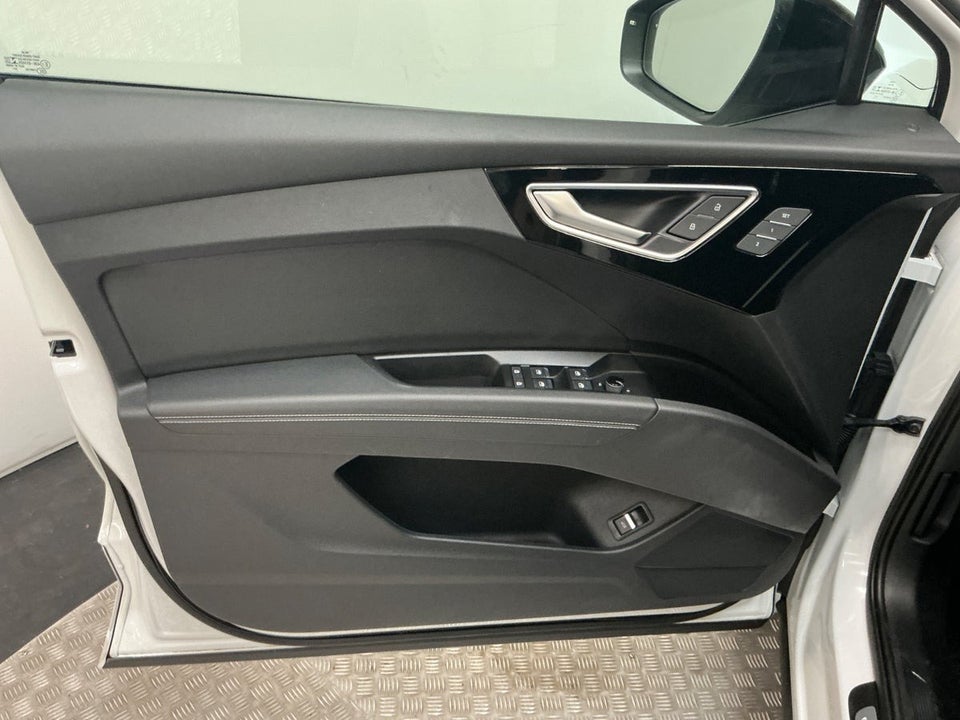 Audi Q4 e-tron 45 S-line quattro 5d