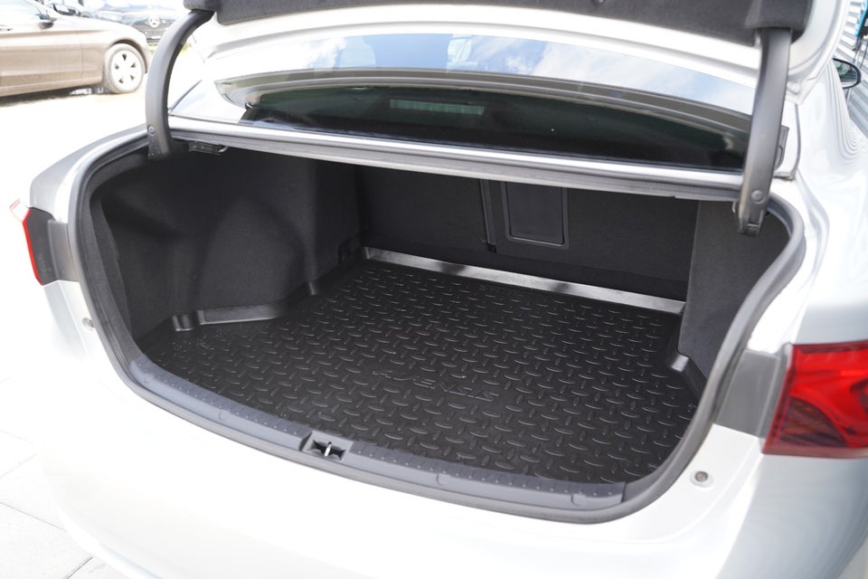 Toyota Avensis 1,8 VVT-i T2 Executive 4d