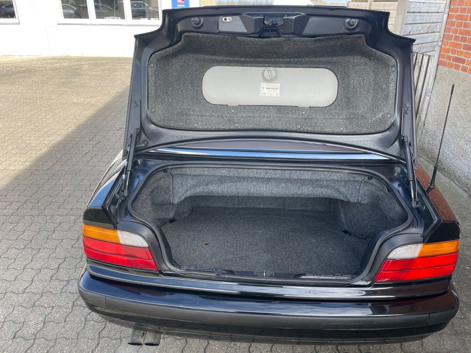 BMW 320i 2,0 Cabriolet 2d