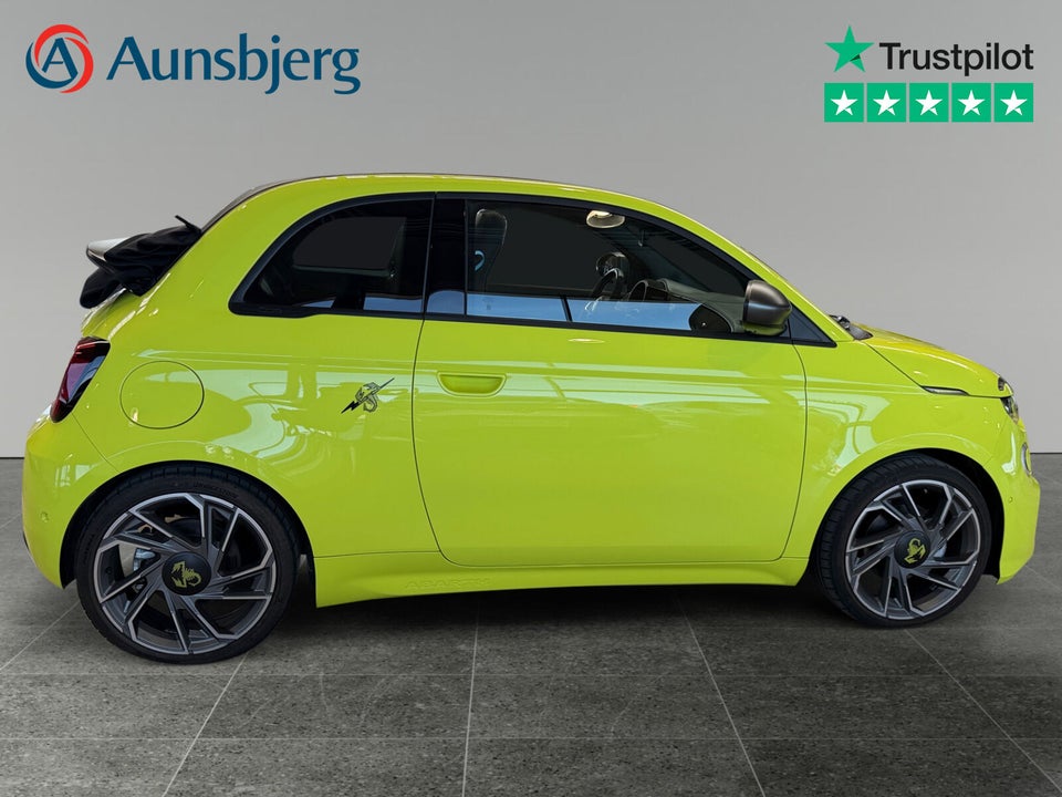 Abarth 500e Scorpionissima Cabrio 2d