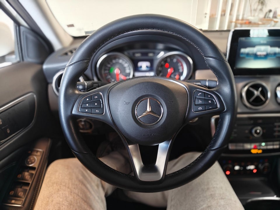 Mercedes GLA200 1,6 aut. 5d