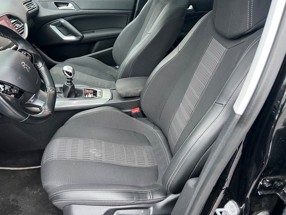 Peugeot 308 1,5 BlueHDi 130 Allure Sky SW 5d