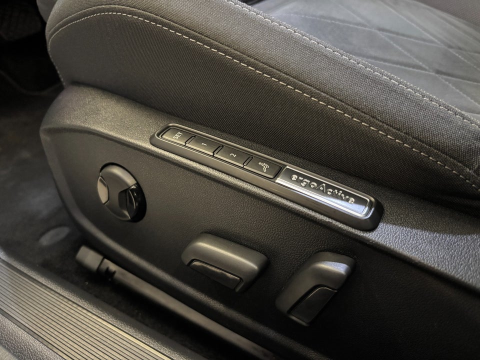 VW Golf VIII 1,5 eTSi 150 1st Edition DSG 5d