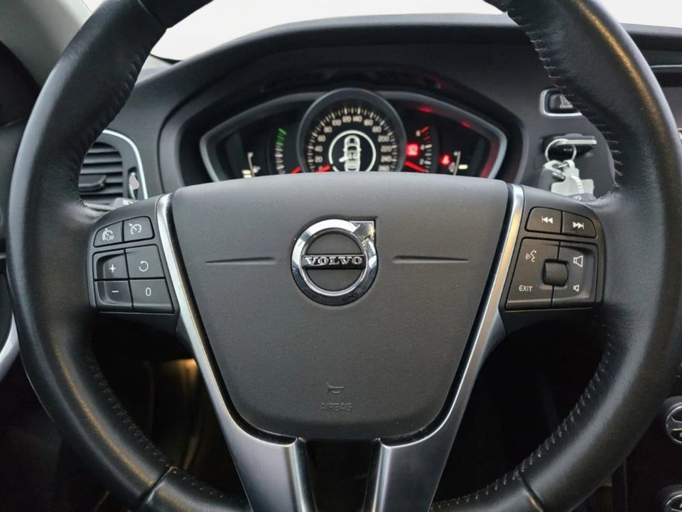 Volvo V40 2,0 D2 120 Momentum 5d