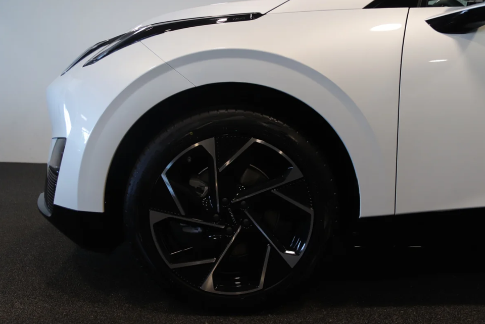 Lynk & Co 02 More 5d