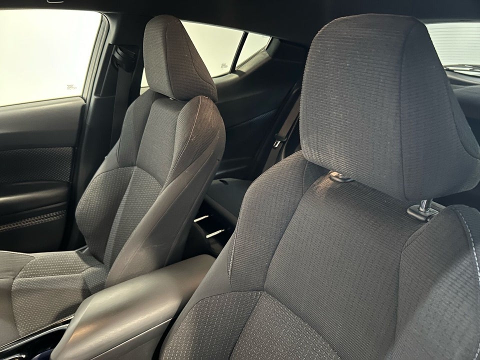 Toyota C-HR 1,8 Hybrid Selected CVT 5d