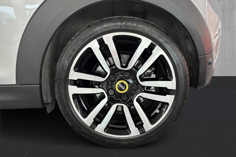 MINI Cooper SE Classic Trim 3d