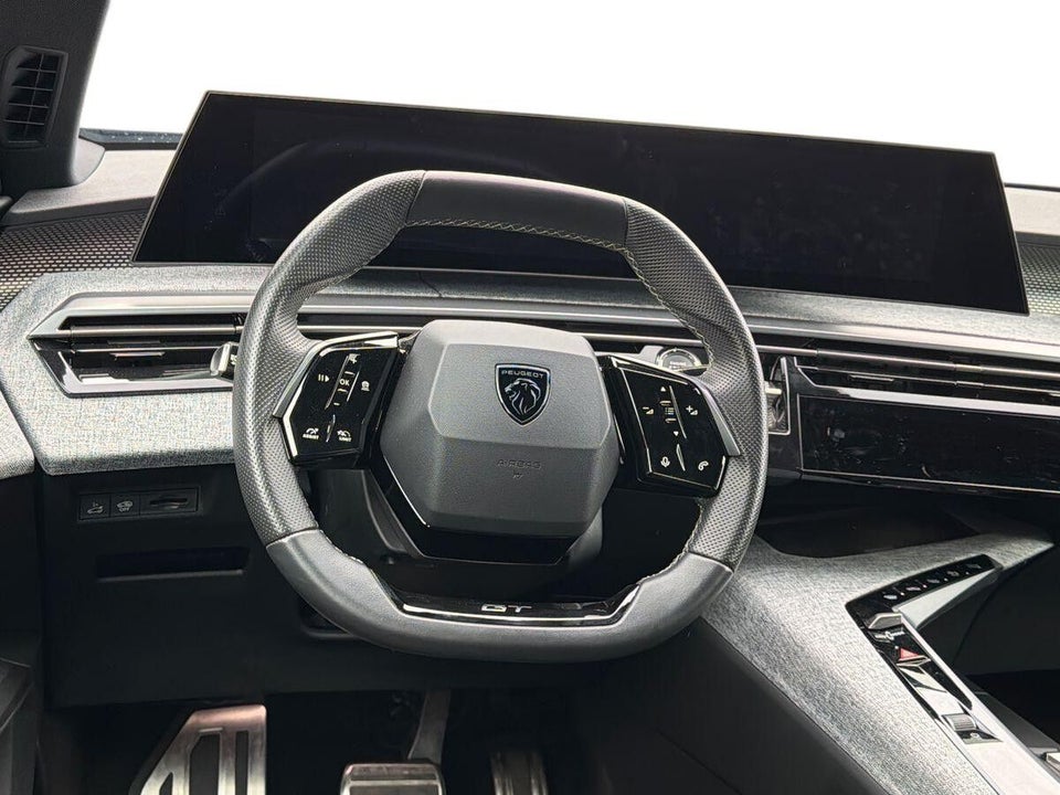 Peugeot e-3008 77 GT Pack 5d
