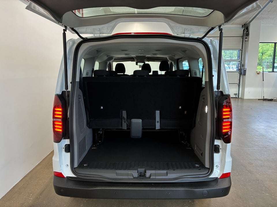VW e-Caravelle 64 Basis SWB