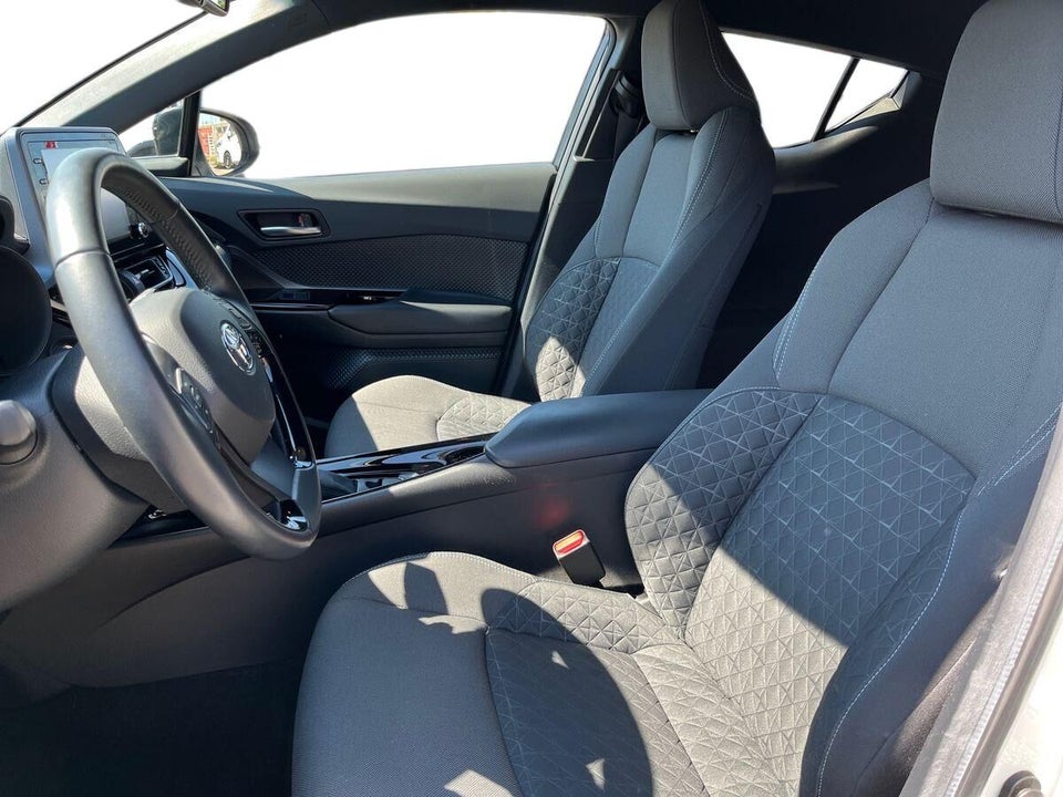 Toyota C-HR 1,8 Hybrid C-LUB Premium CVT 5d