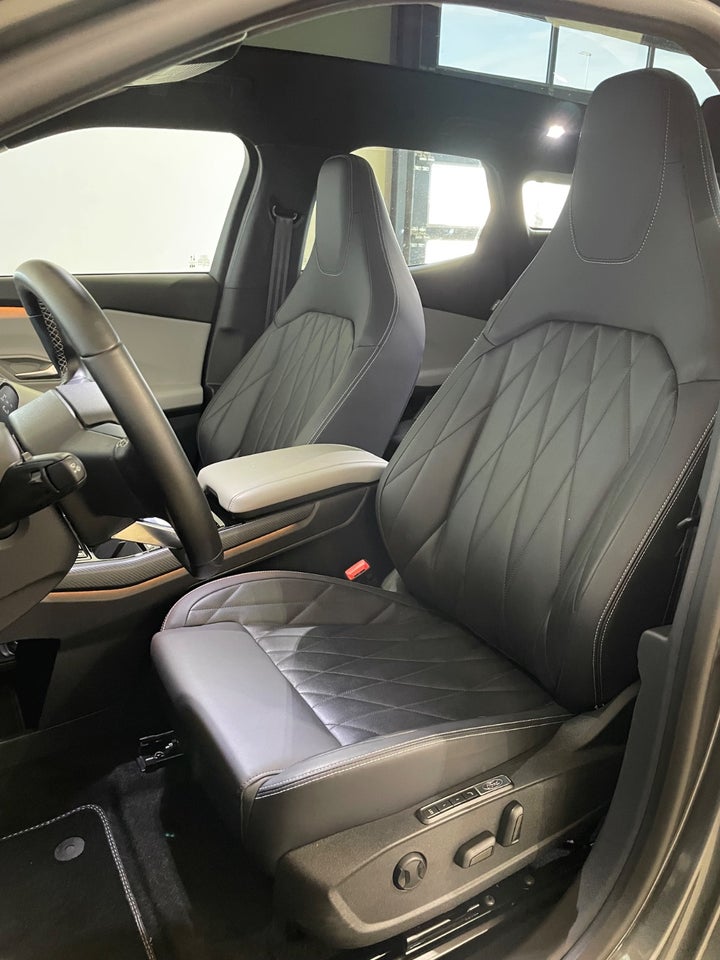 Ford Explorer 82 Premium Extended Range 5d