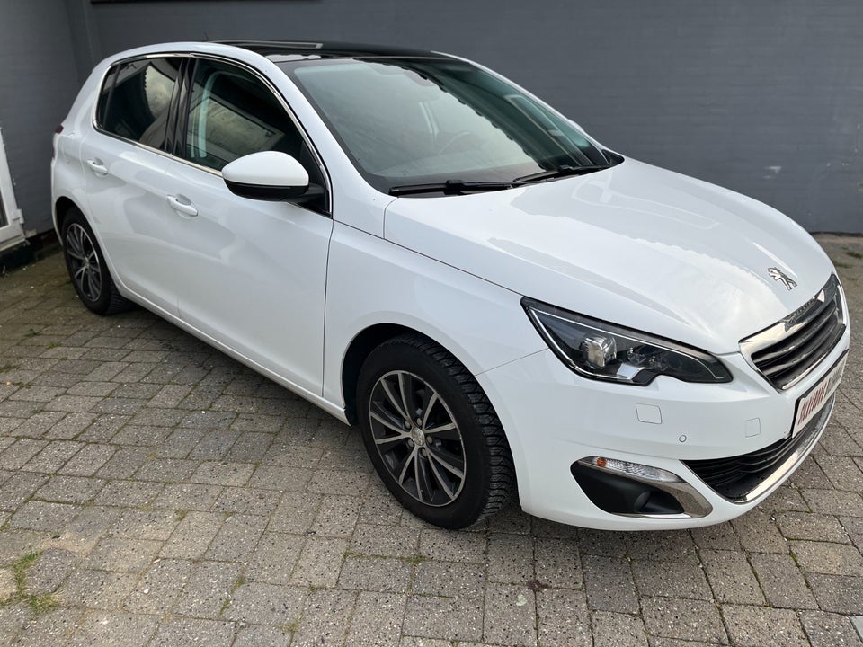 Peugeot 308 1,2 e-THP 110 Style 5d