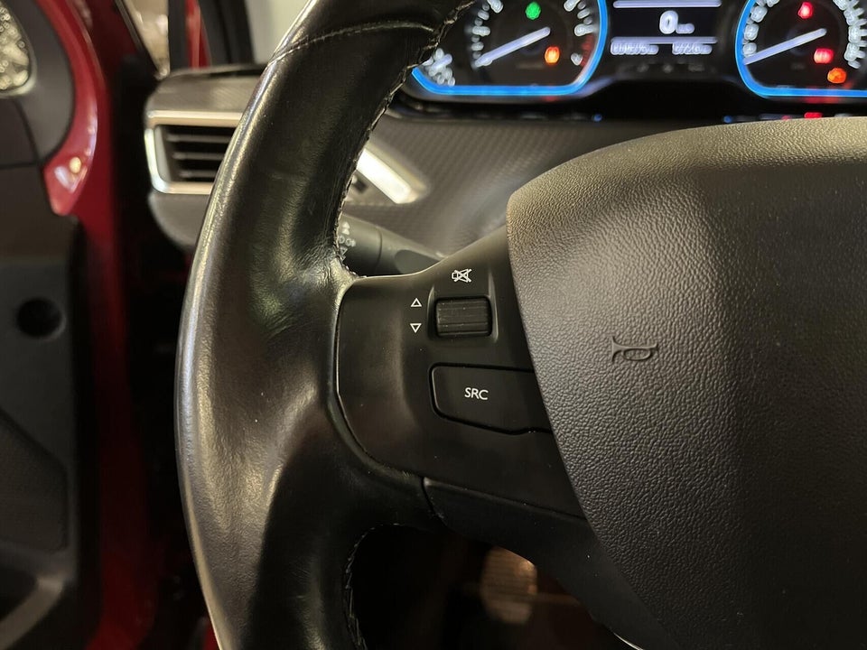 Peugeot 2008 1,2 PureTech 130 Allure Sky 5d