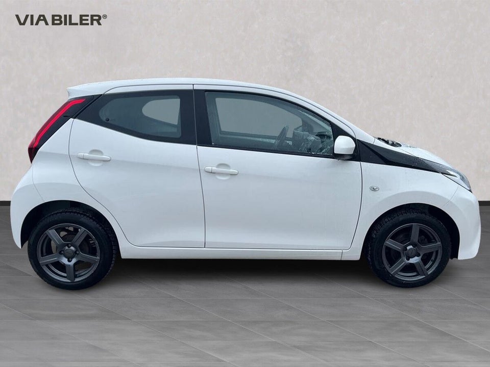 Toyota Aygo 1,0 VVT-i x-plore 5d