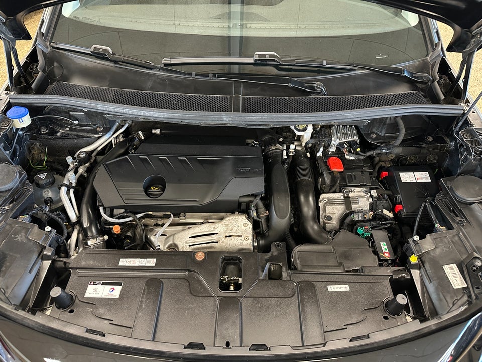 Peugeot 3008 1,6 Hybrid Allure Limited EAT8 5d