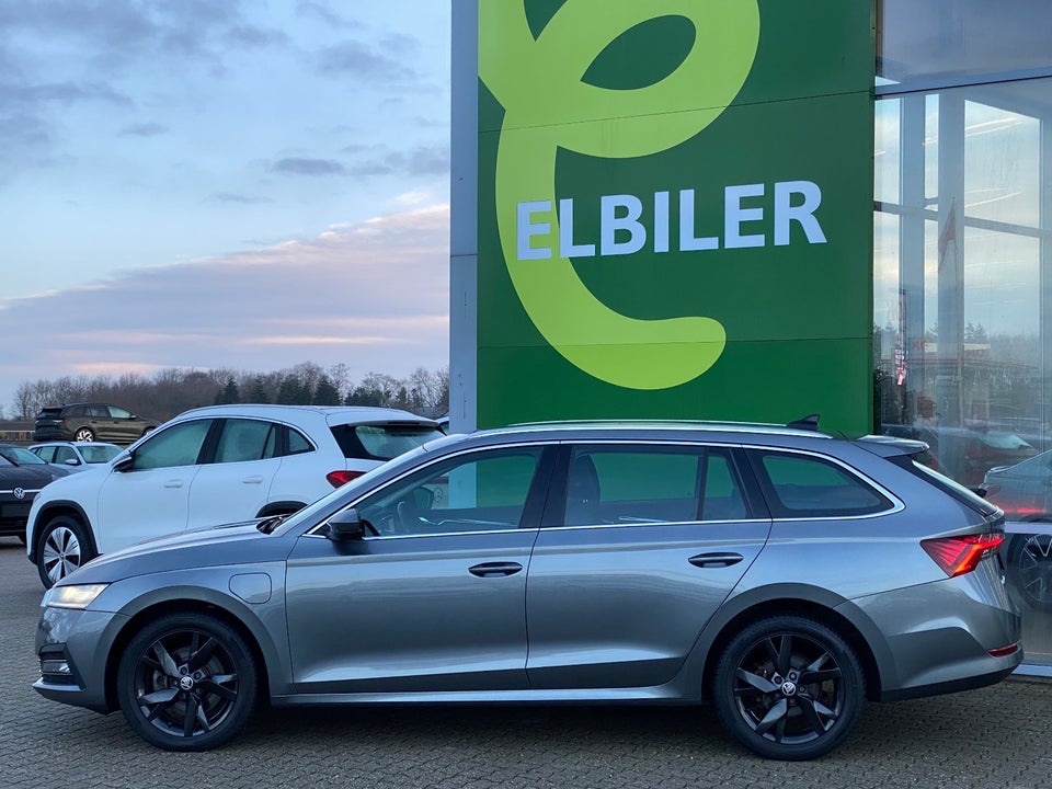 Skoda Octavia 1,4 TSi iV Plus Combi DSG 5d