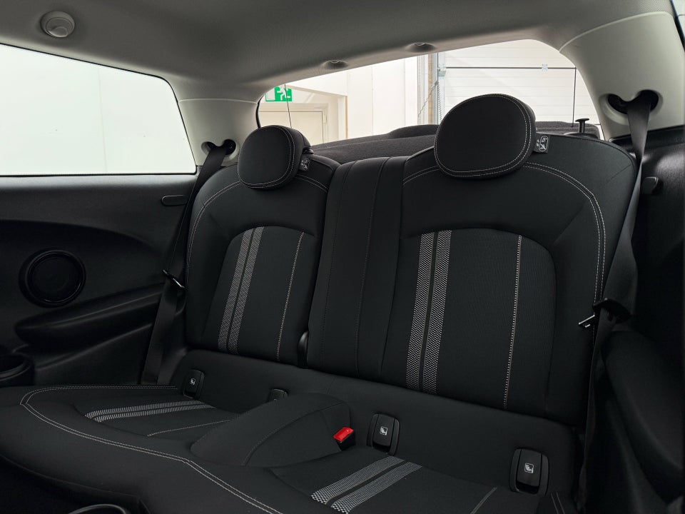 MINI Cooper SE Essential 3d