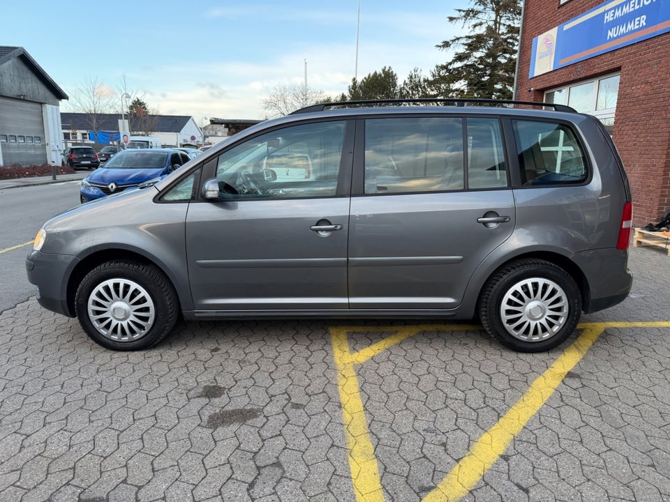 VW Touran 1,6 FSi Highline 5d