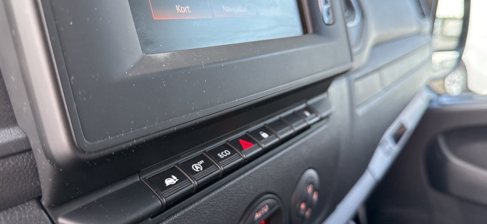 Renault Master III T35 2,3 dCi 145 L3H2 Kassevogn