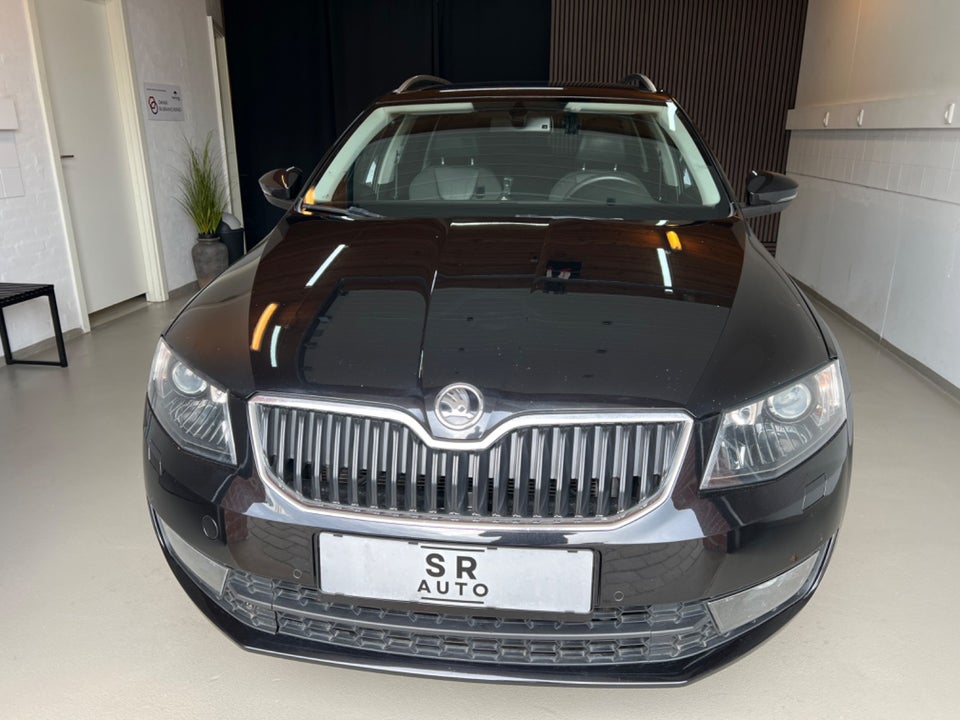 Skoda Octavia 2,0 TDi 150 Elegance Combi DSG 5d