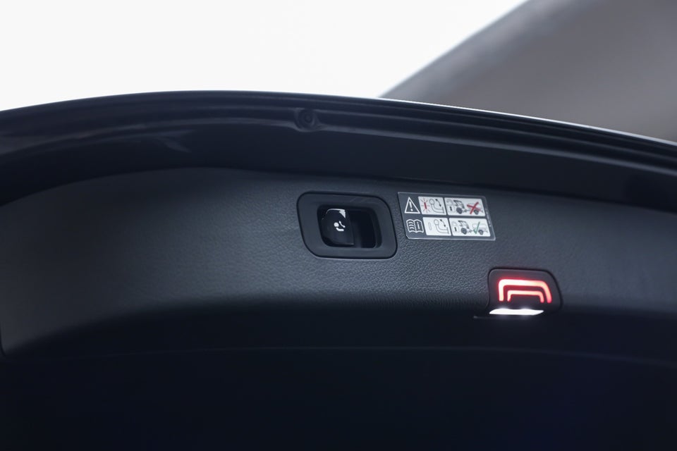 Mercedes C300 e 2,0 AMG Line stc. aut. 5d