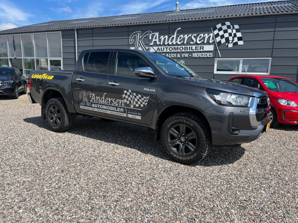 Toyota HiLux 2,4 D T2 Db.Kab 4d