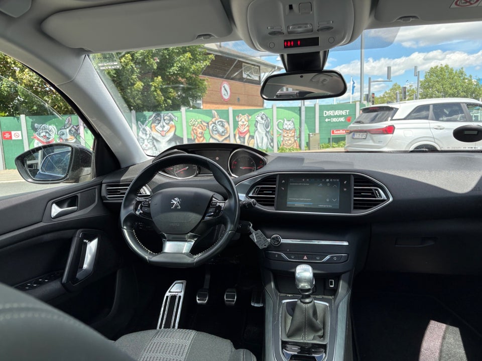 Peugeot 308 1,2 PureTech 130 Selection Sky 5d