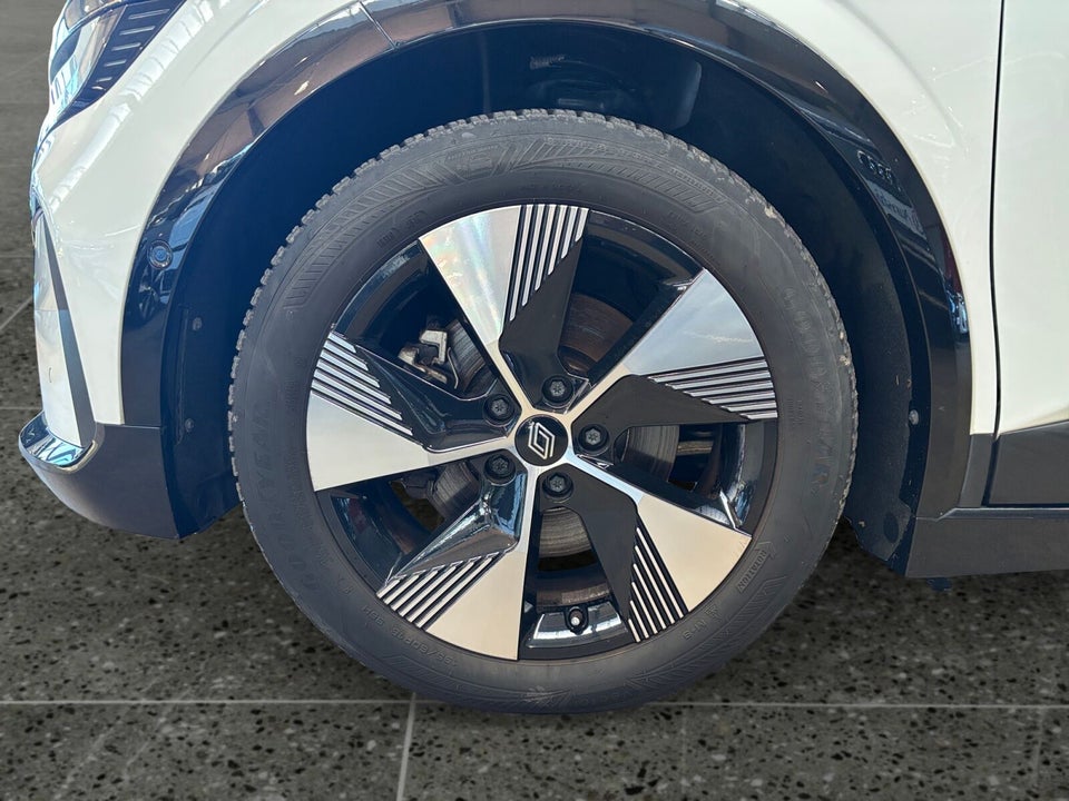 Renault Megane E-Tech 40 Equilibre 5d