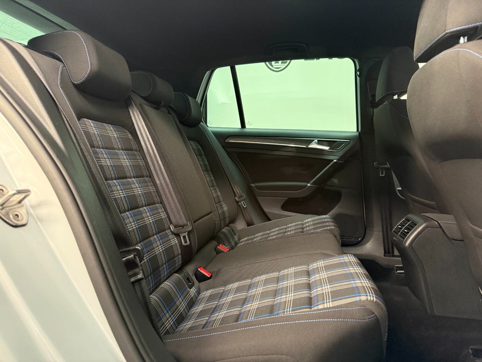 VW Golf VII 1,4 GTE DSG 5d