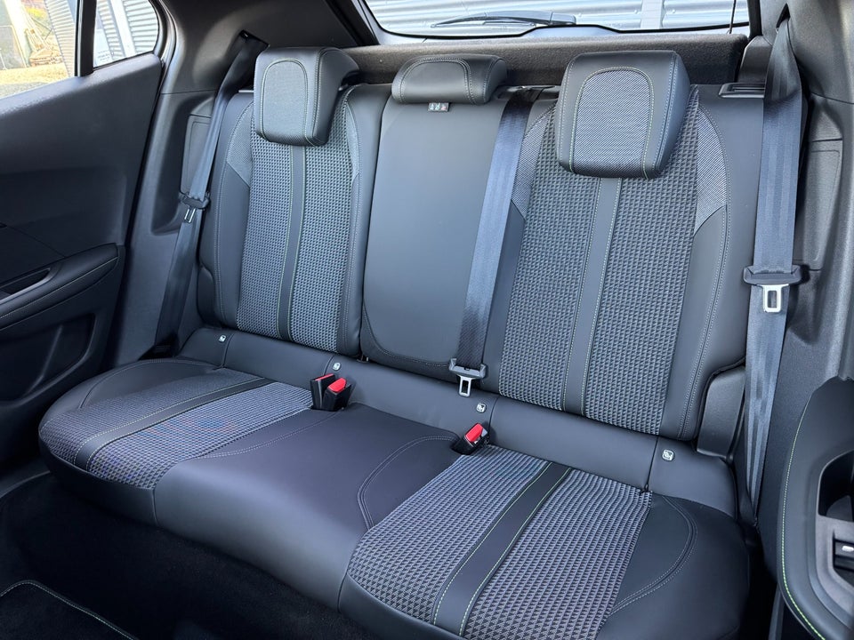 Peugeot e-2008 50 GT 5d