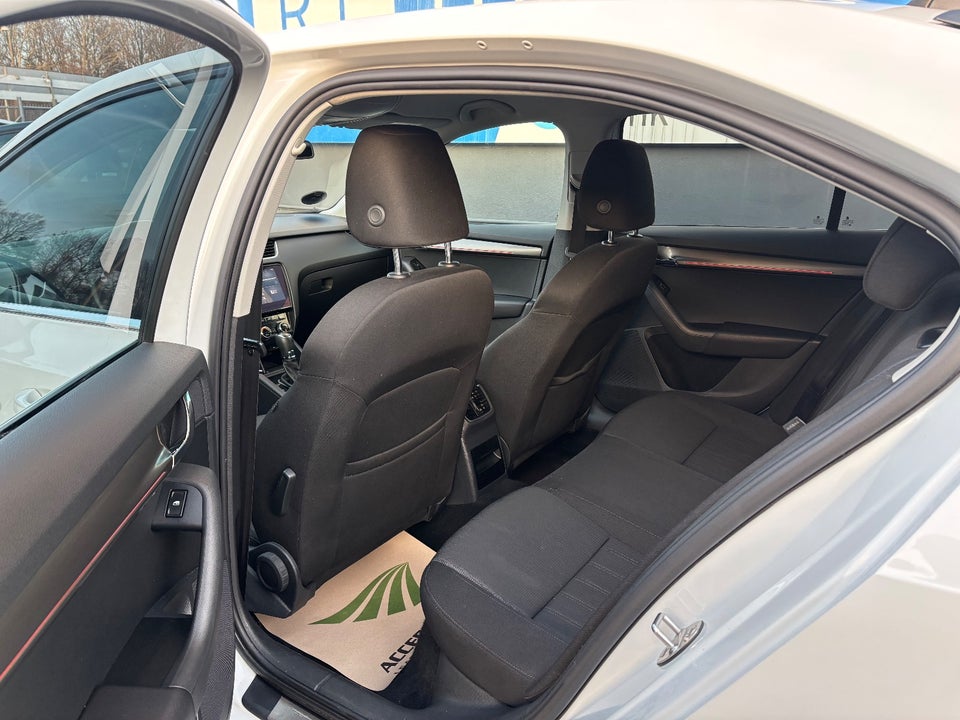 Skoda Octavia 1,6 TDi 115 Style DSG 5d