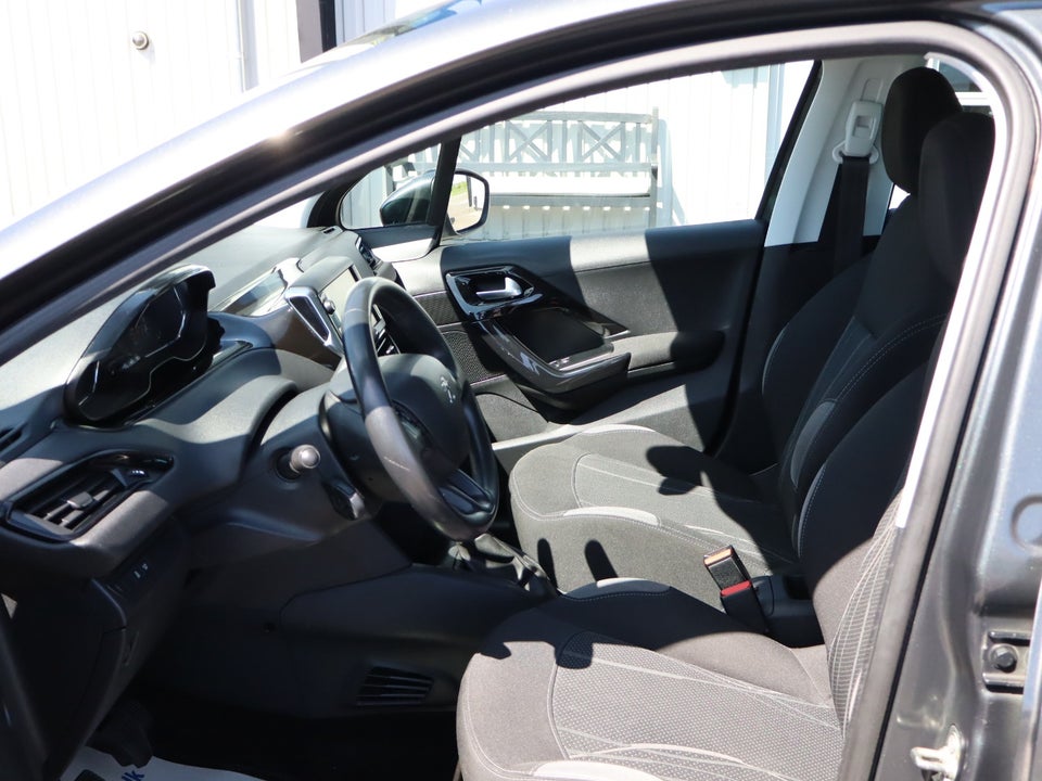 Peugeot 208 1,6 e-HDi 92 Allure Sky 5d