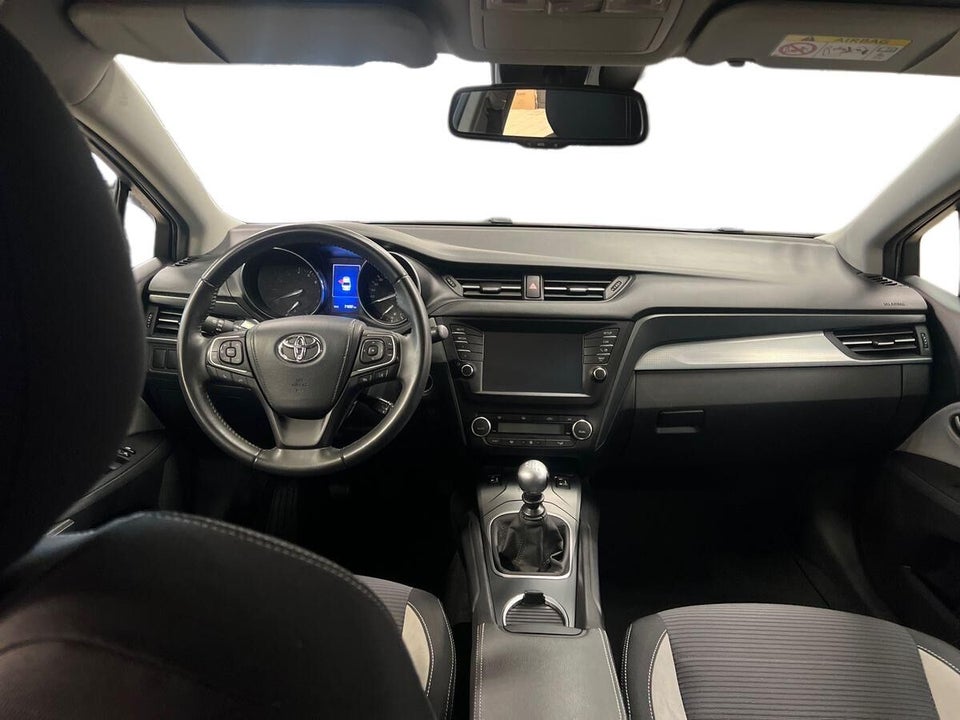 Toyota Avensis 1,8 VVT-i T2 Premium 4d