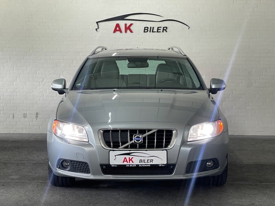 Volvo V70 3,0 T6 Summum aut. AWD 5d