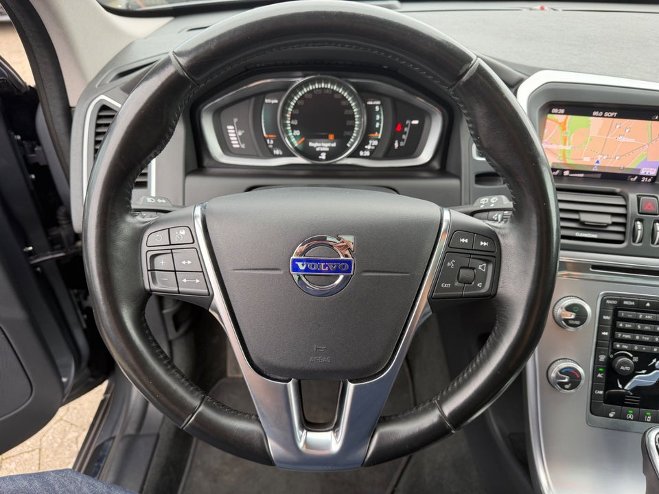 Volvo XC60 2,4 D4 190 Summum aut. AWD 5d