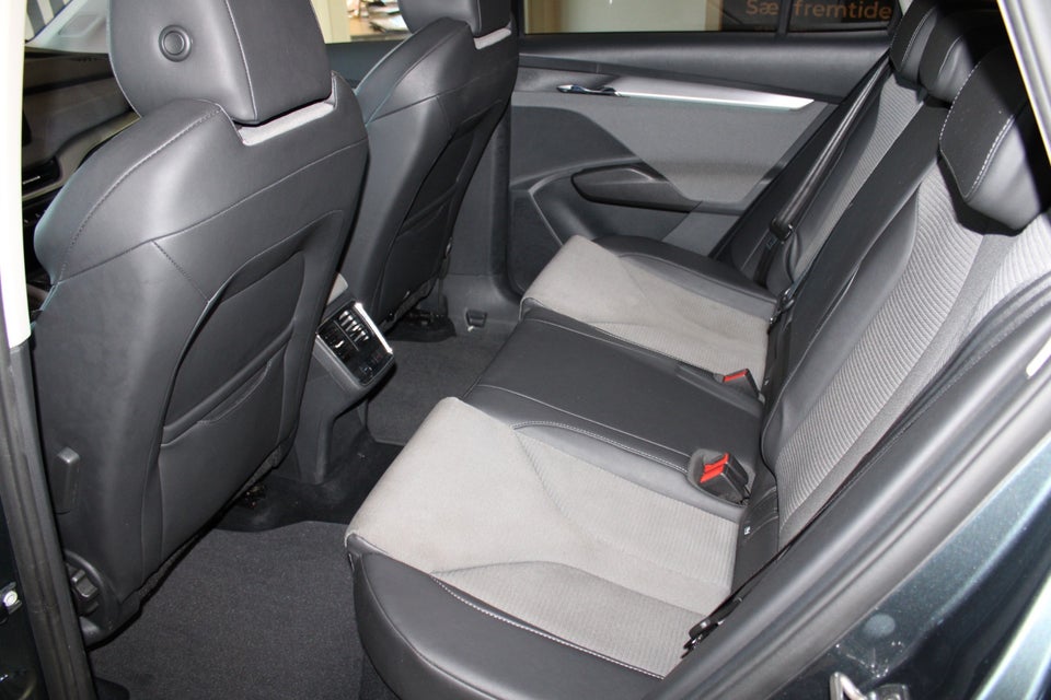 Skoda Enyaq 80 iV Loft 5d